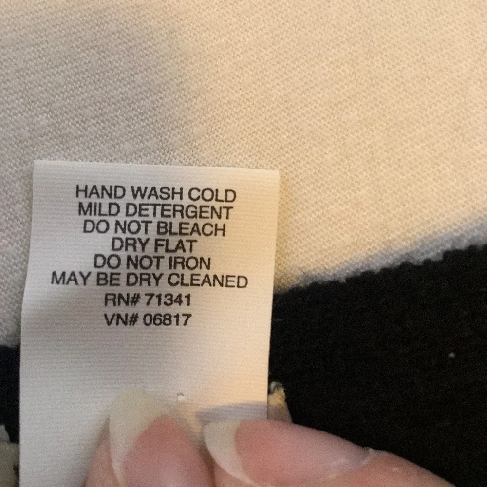 L.L. Bean Black Cashmere Scarf - Picture 5 of 5